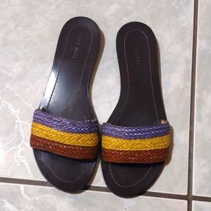 NINE WEST FLAT SANDALS. SIZE 9